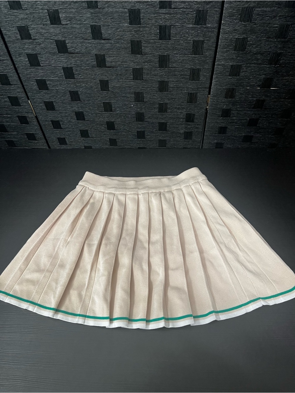 Women’s Daisy Brand Cream Pleated Tennis Skort  with Green and White Trim
Size M